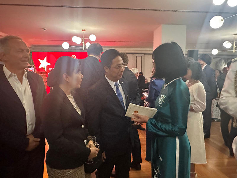 မြန်မာသံအမတ်ကြီး ဦးဇော်ဦး ဗီယက်နမ် အမျိုးသားနေ့အထိမ်းအမှတ် ဧည့်ခံပွဲသို့ ပါဝင်တက်ရောက်